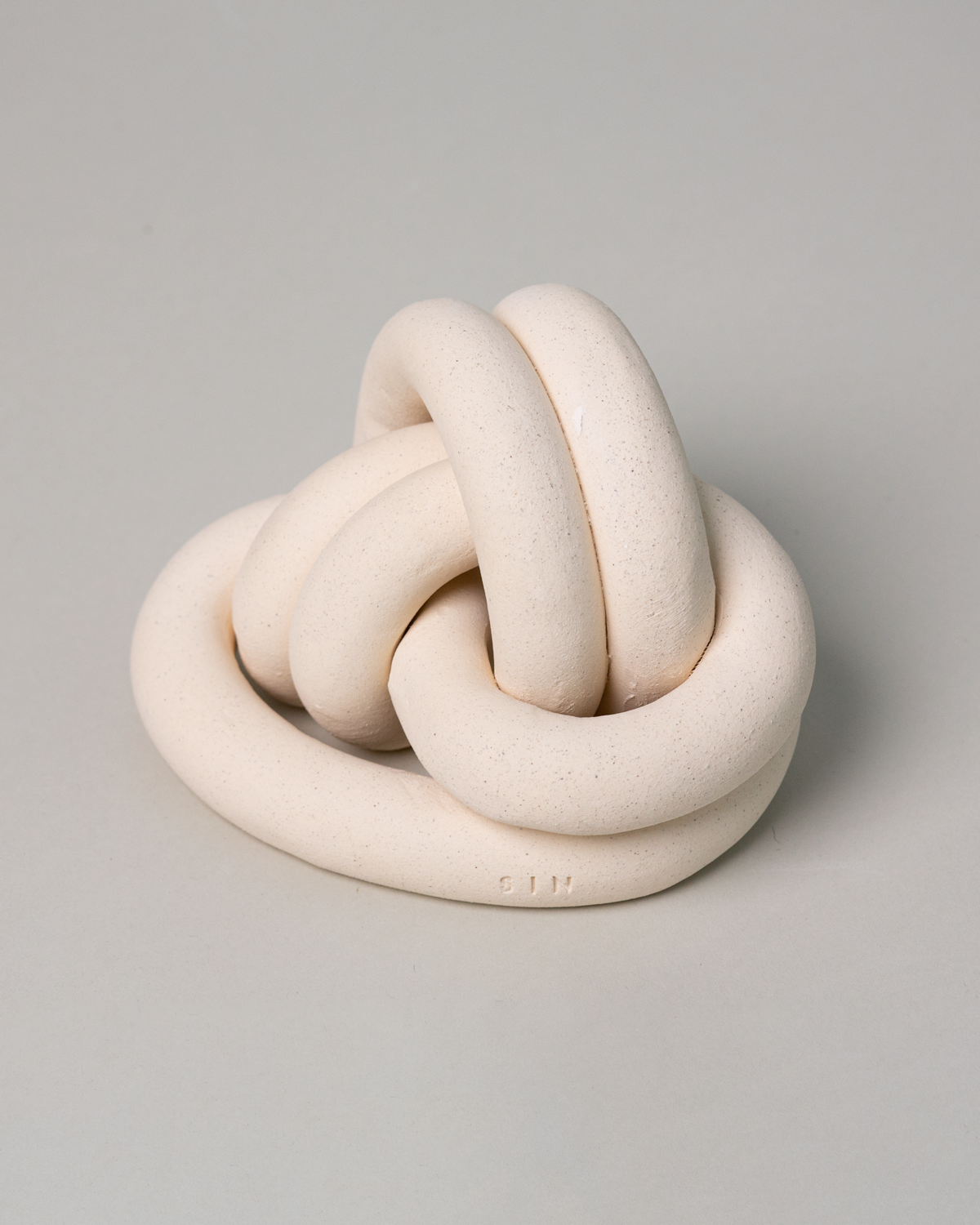 *OOPS* XL Fist Knot, Bone