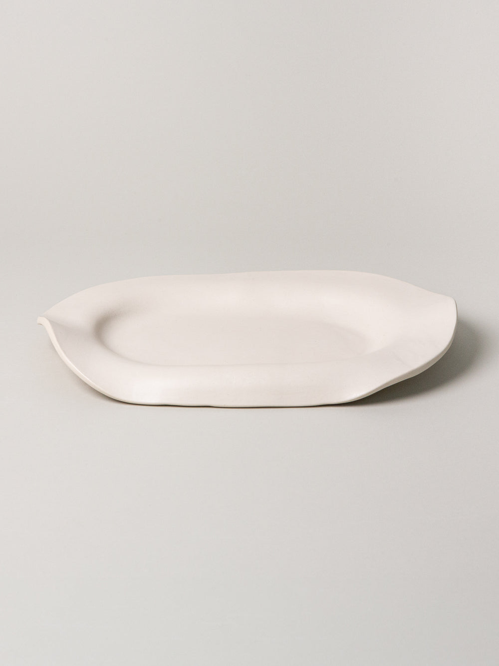 *OOPS* Manta Oval Platter, Alabaster