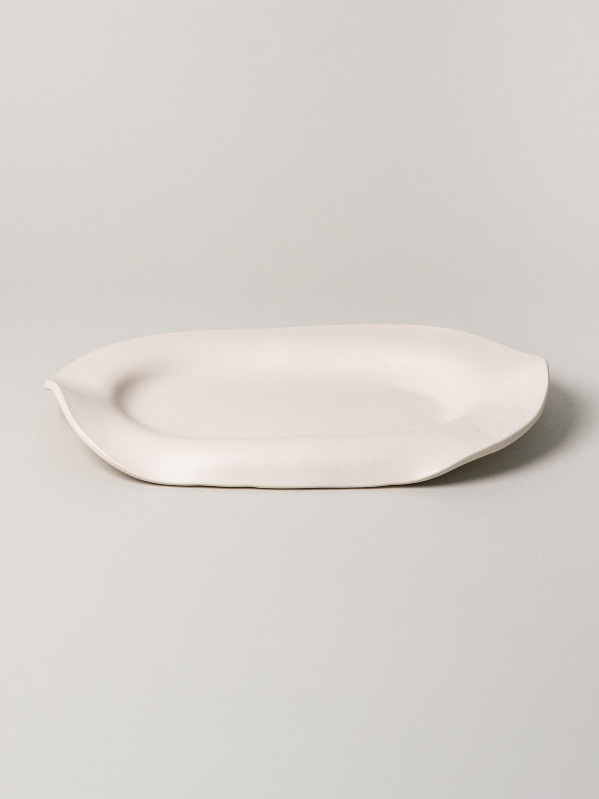 Manta Oval Platter, Alabaster