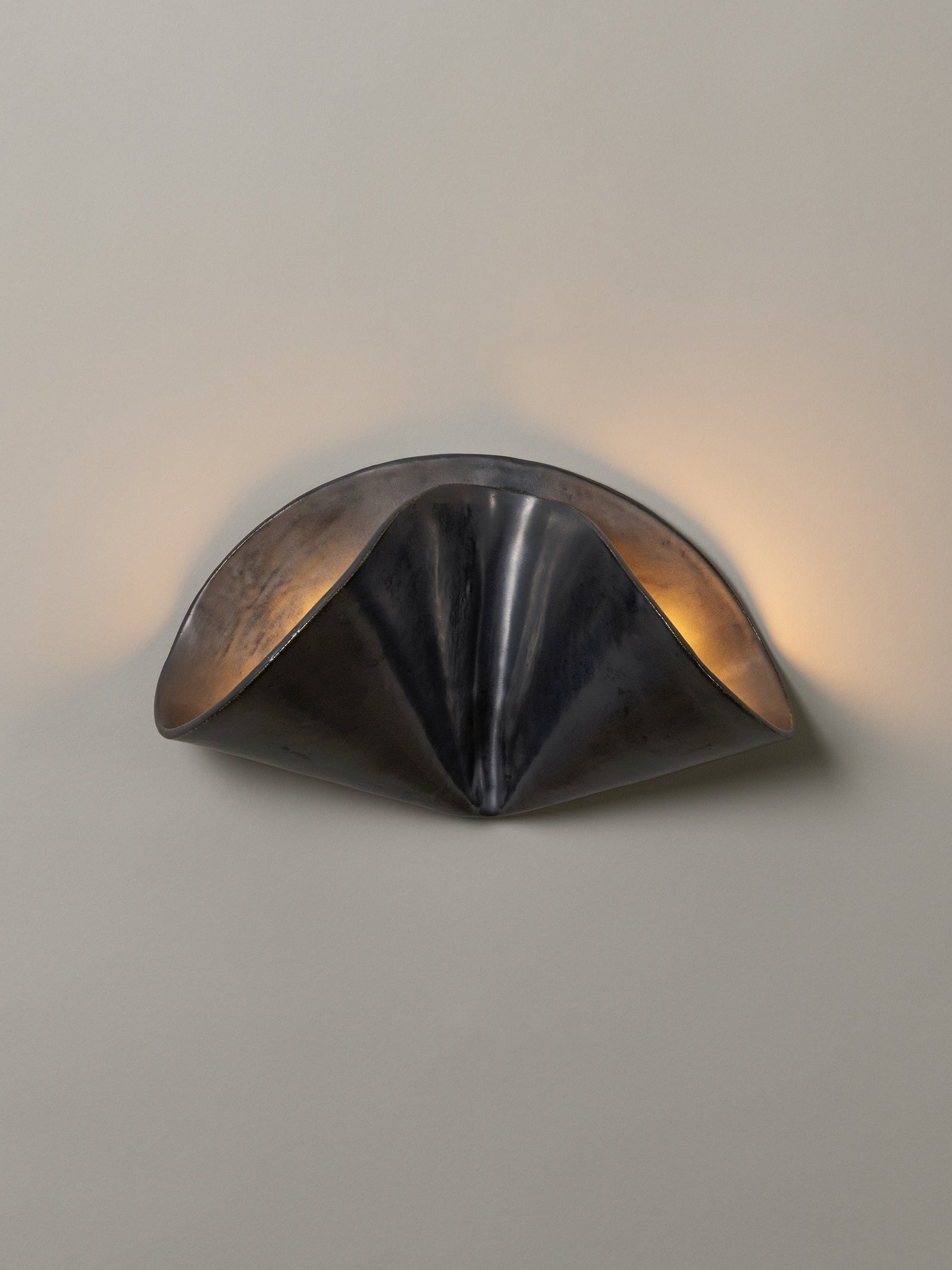 Shado Sconce, Graphite