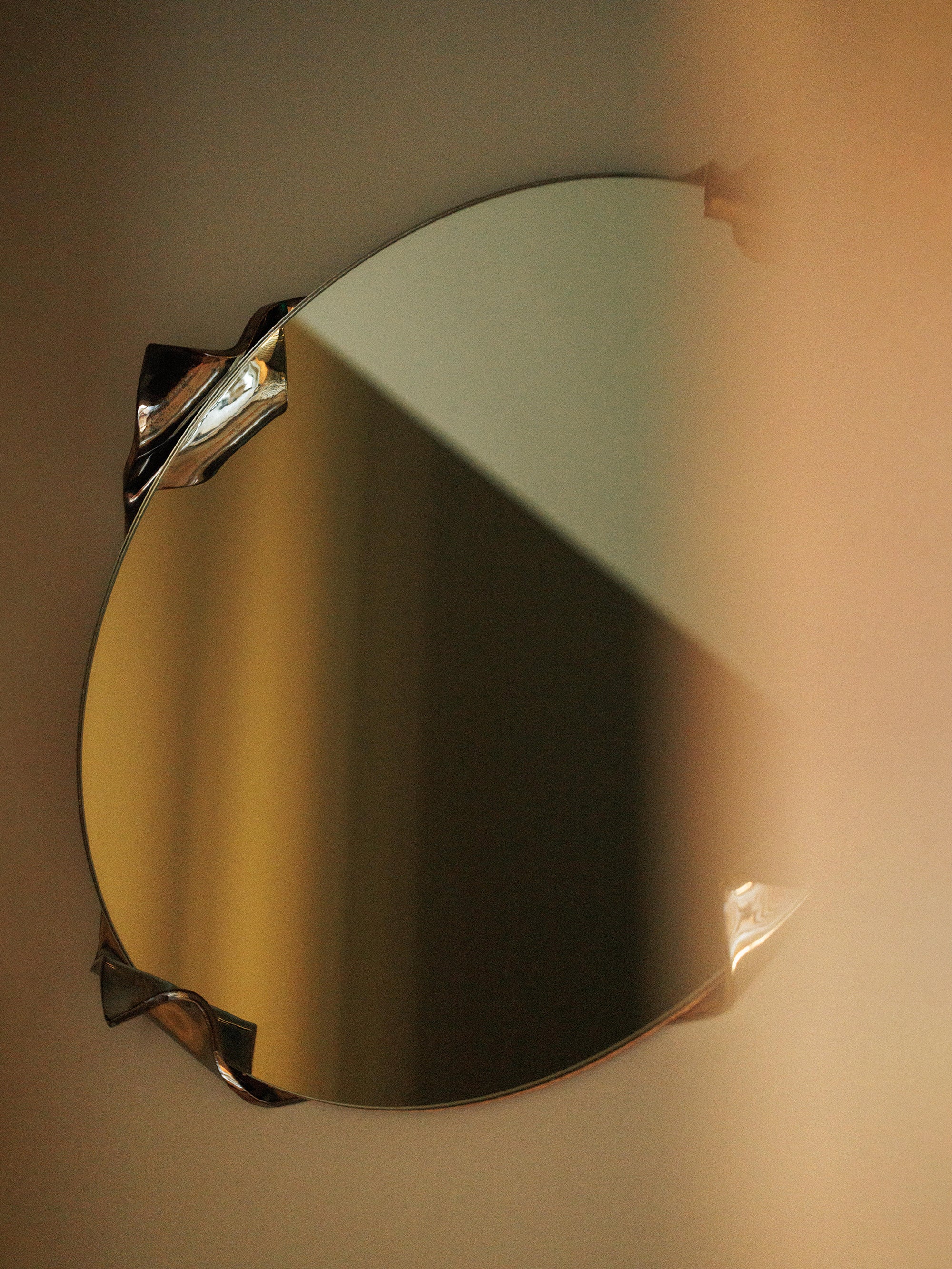 Mira Wall Mirror, Obsidian – SIN | Home Goods